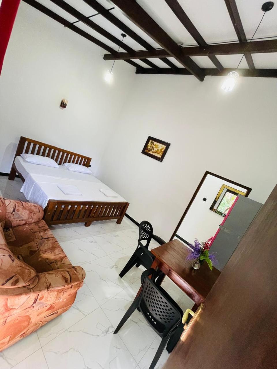 Chami'S Home Stay Mirissa Buitenkant foto
